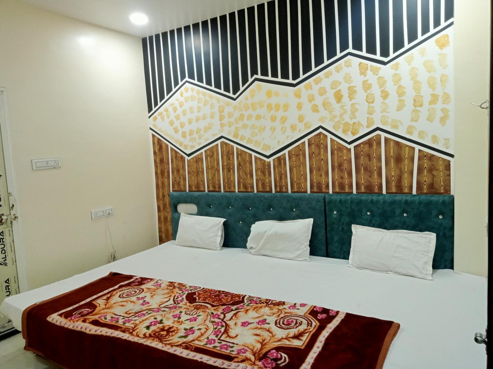 Hardik Palace Ujjain Exterior photo